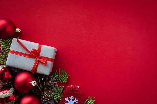 Jul Bakgrund Koncept Christmas Presentbox Kottar Fir Grenar Röda Bollen — Stockfoto