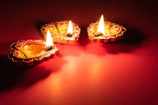 클레이 등불은 힌두교의 축제인 발리에서 비추었다 — 스톡 사진