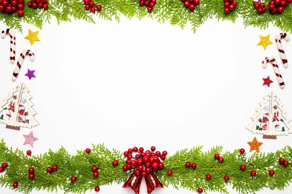 Boże Narodzenie Nowy Rok Składu Widok Góry Świerkowe Gałęzie Szyszki — Zdjęcie stockowe