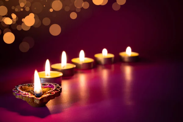클레이 등불은 힌두교의 축제인 발리에서 비추었다 — 스톡 사진