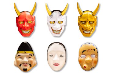 Geleneksel Japon kırmızı, beyaz ve altın koleksiyonu şeytan maskesi Kabuki maske beyaz arka plan üzerinde. Sanat için alay.