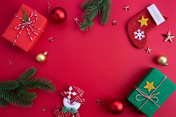 Χριστουγεννιάτικο Φόντο Έννοια Κάτοψη Των Χριστουγέννων Πράσινο Και Κόκκινο Δώρο — Φωτογραφία Αρχείου