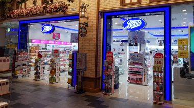 Chon Buri, Tayland - 21 Aralık 2018: Dış Boots eczane deposu, Terminal 21 Pattaya şube manzarası. Boots eczane zinciri üzerinde 3.300 mağazaları 21 ülkede bulunuyor..