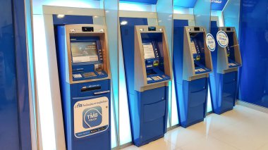 Chon Buri, Tayland - 21 Aralık 2018: Atm makine dış görünümü. Tmb banka kamu şirketi Limited, Central Festival Pattaya Beach şube.