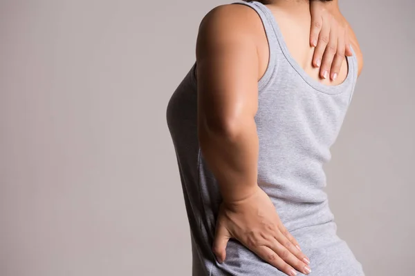 Крупним Планом Жінка Має Біль Пошкоджених Спинах Концепція Охорони Здоров — стокове фото