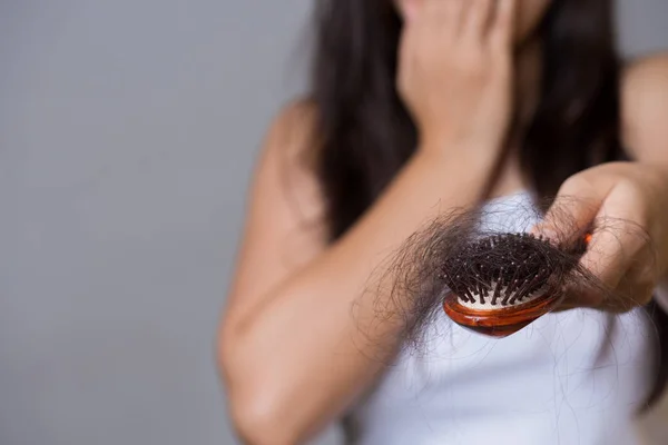 Healthy Concept Woman Show Her Brush Long Loss Hair Looking — Stock Photo, Image