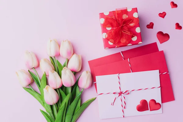 Día San Valentín Concepto Amor Tulipanes Rosados Caja Regalo Con — Foto de Stock
