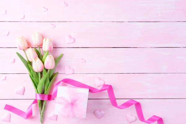 International Womens day concept. Pink tulips and red heart with — Stock Photo, Image