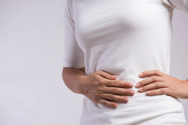 Young woman having painful stomachache. Chronic gastritis. Abdomen bloating and healthcare concept. — Stock Photo, Image