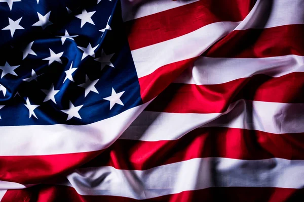 Vista superior de Bandera de los Estados Unidos de América sobre fondo de madera. Día de la Independencia EE.UU., Memorial . —  Fotos de Stock