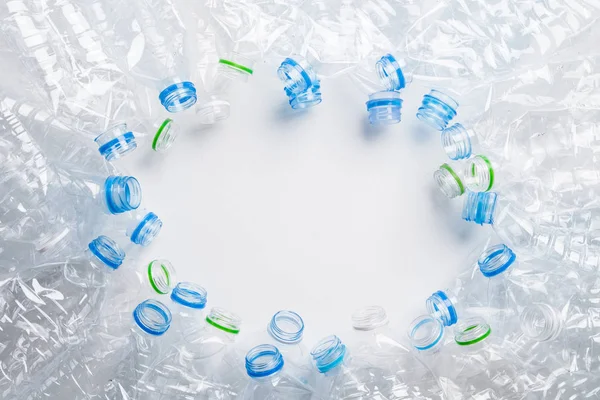 Rama używanych plastikowych butelek tła. Koncepcja recyklingu — Zdjęcie stockowe