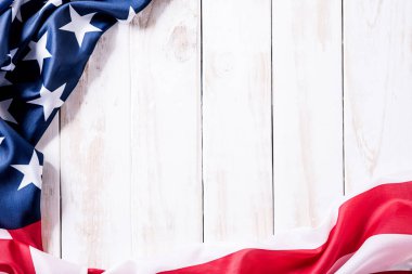 Beyaz ahşap arka plan üzerinde Amerika Birleşik Devletleri Bayrağı üst görünümü. Bağımsızlık Günü Abd, Anıt.