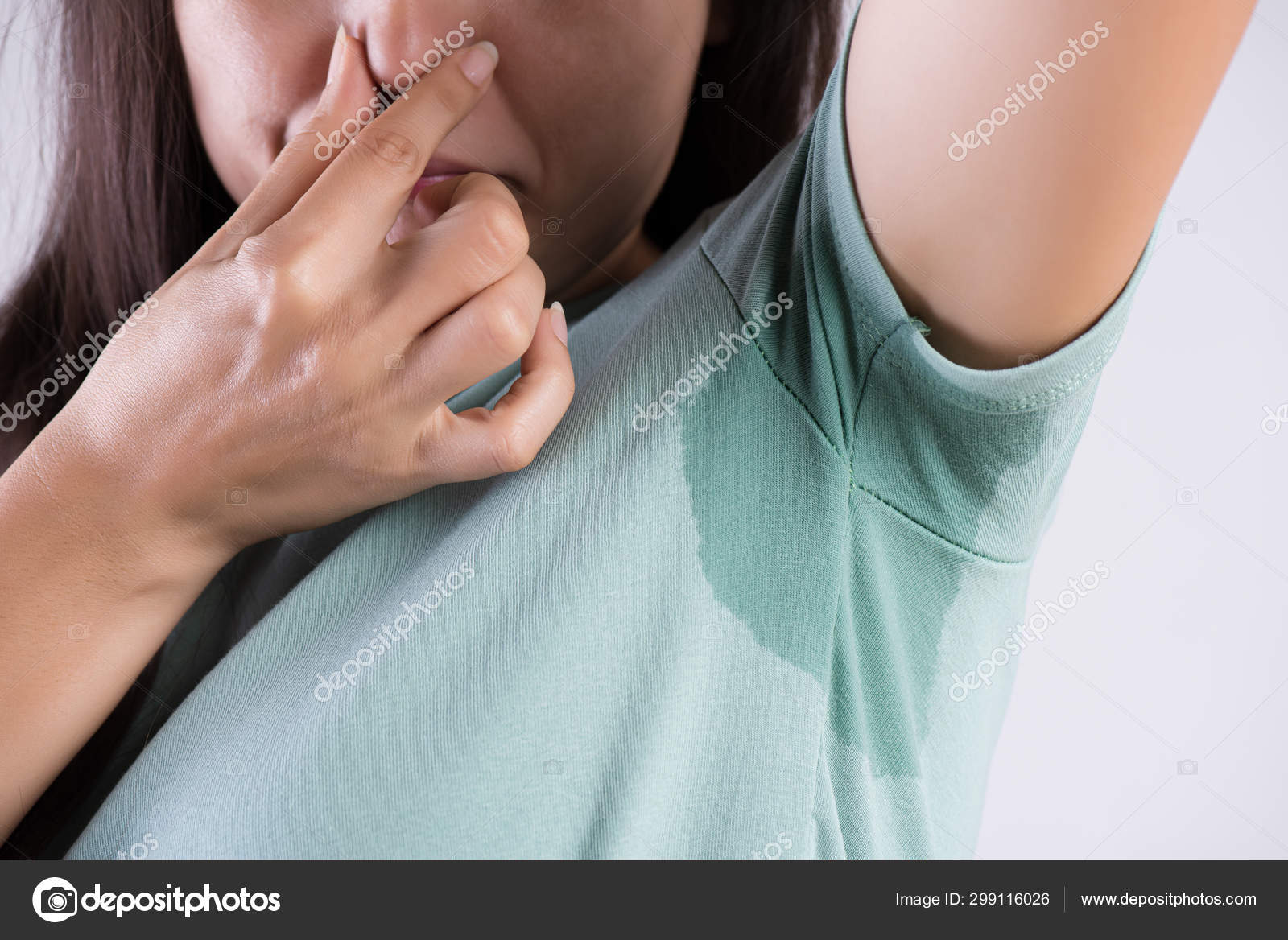 Запах из подмышек у ребенка. От запаха пота. Запах из подмышек у ребенка. Неприятный запах подмышек. Небольшая потливость.