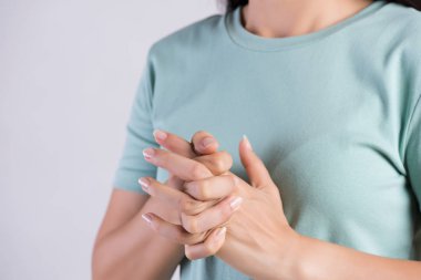 Sağlık ve tıbbi kavram. Yakın kadın eklemçatlama