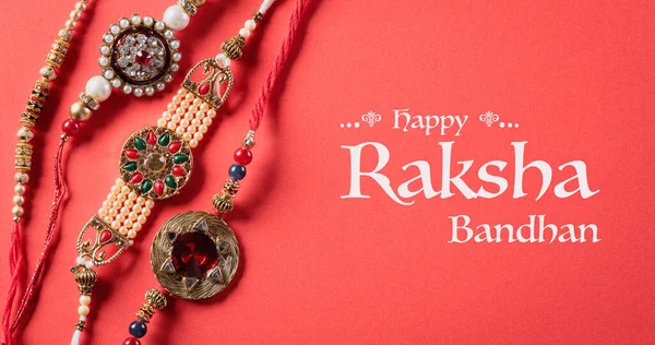 Raksha Bandhan Indiai Fesztivál Gyönyörű Rakhi Vörös Háttérrel Egy Tradicionális — Stock Fotó