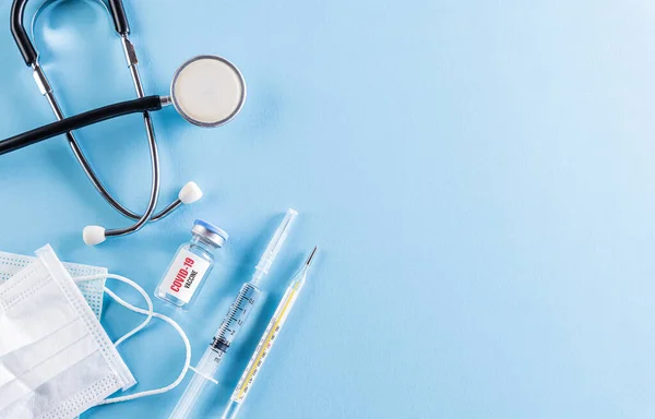 Salud Concepto Médico Estetoscopio Con Mascarilla Protectora Inyectable Máscara Médica — Foto de Stock