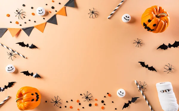 Decoraciones Halloween Hechas Calabaza Murciélagos Papel Araña Negra Sobre Fondo — Foto de Stock