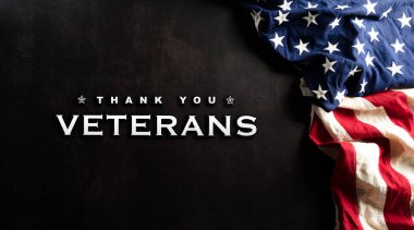 Gaziler Günü konseptin kutlu olsun. Amerikan bayrakları koyu taşlı arka planda. 11 Kasım.