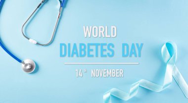 Dünya Diyabet Günü Farkındalık Konsepti, Pastel arka planda mavi kurdeleli steteskop, 14 Kasım.