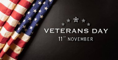 Gaziler Günü konseptin kutlu olsun. Amerikan bayrakları koyu taşlı arka planda. 11 Kasım.