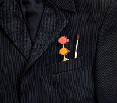 Erkekler koyu renk ceketli küçük şeritler halinde yaka cep kol cep fırça ve boya kırmızı turuncu sarı