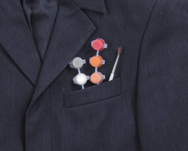 Erkekler koyu renk ceketli küçük şeritler halinde yaka cep kol cep fırça ve boya kırmızı turuncu sarı