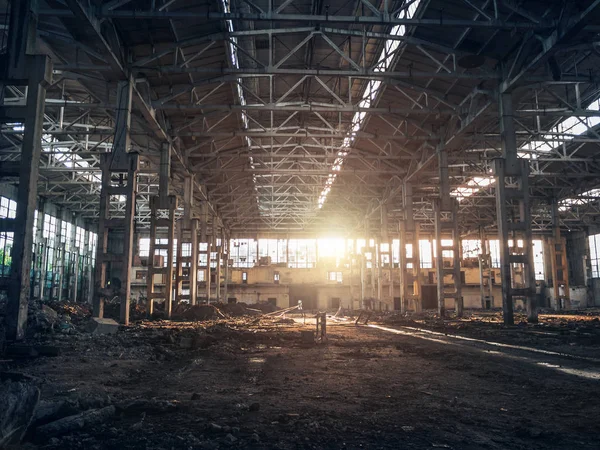Ruined and abandoned dark creepy factory house building inside, industrial warehouse hall waiting for demolition — Stock Photo, Image