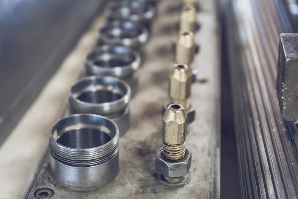Bagian baja dari peralatan pabrik mesin sebagai abstrak logam latar belakang industri — Stok Foto