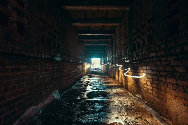 Light and exit in end of dark long brick abandoned industrial tunnel or corridor or sewer channel, way to freedom concept — Stock Photo, Image