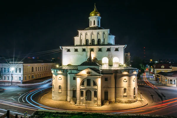 La Porta d'Oro a Vladimir di notte. Famoso anello d'oro della Russia — Foto Stock