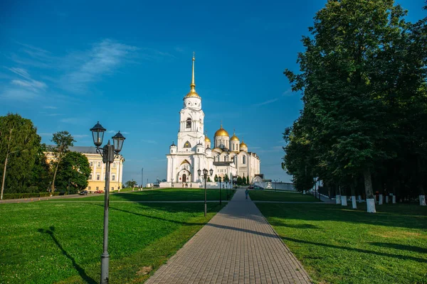 Catedral da Santa Dormição ou catedral de Uspenskiy na cidade de Vladimir, Igreja Ortodoxa Russa — Fotografia de Stock