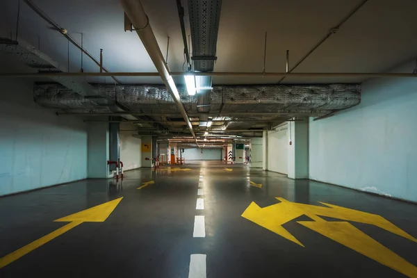 Garage souterrain ou parking moderne — Photo