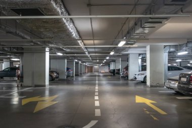 Yeraltı otoparkı veya modern otopark ile lots-in Araçlar