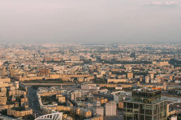 Vista aérea do panorama da cidade de Moscou ao pôr do sol — Fotografia de Stock