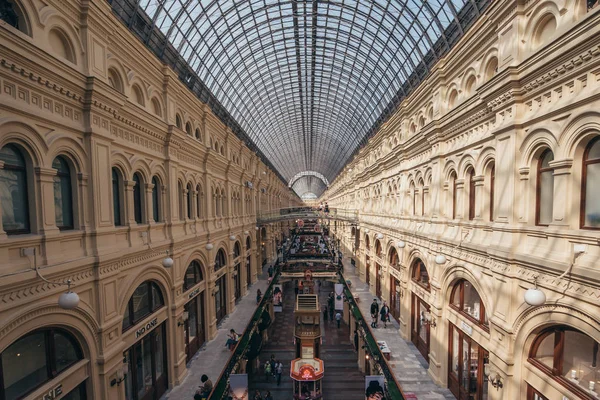 Μόσχα, Ρωσία - Σεπτεμβρίου 2018: Εσωτερικό των ούλων, κεντρική Μόσχα Universal πολυκατάστημα, μεγάλο εμπορικό κέντρο στο κέντρο της Μόσχας — Φωτογραφία Αρχείου