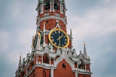 Kremlin üzerinde işçinin kule, Moskova Kremlin kırmızı kare üzerinde Rus başkenti şehir merkezinde chimes.
