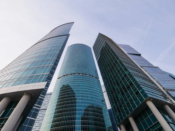 Architettura moderna, grattacieli futuristici edifici nel centro commerciale della città di Mosca — Foto Stock