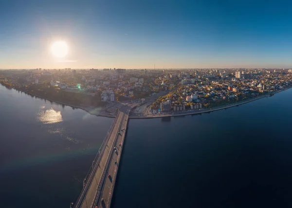 日落时分 Chernavsky 大桥鸟瞰图, 俄罗斯沃罗涅日市右岸 — 图库照片