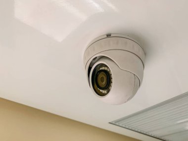 Güvenlik Cctv kamera tavan içinde tren koridorda