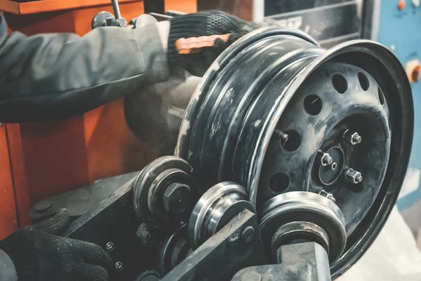 Repair and restoration of car wheel drive by mechanic master on professional machine equipment tool in car repair garage service — Stock Photo, Image