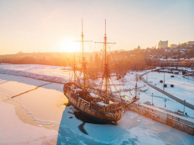 Lineer hava görünümünü gemi Goto kader Voronezh river çıkabilir, Admiralty meydanında