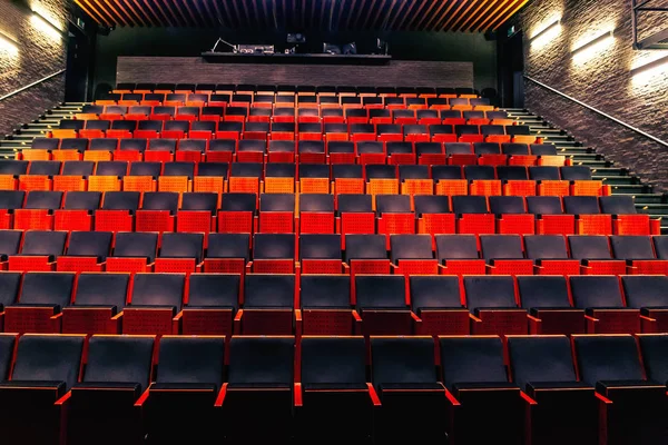 빈 공공 극장 또는 영화관 강당 홀 좌석 또는 자의 행 — 스톡 사진