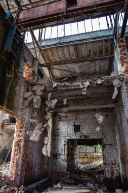 Deprem ya da savaş sonrasında veya kasırga veya diğer doğal afet harap kırık, endüstriyel binalar, hap beton çöp terk