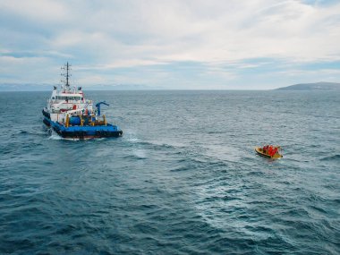 Endüstriyel gemi gemi ve deniz portakal tekne. Endüstriyel offshore çalışma ve okyanus petrol arama