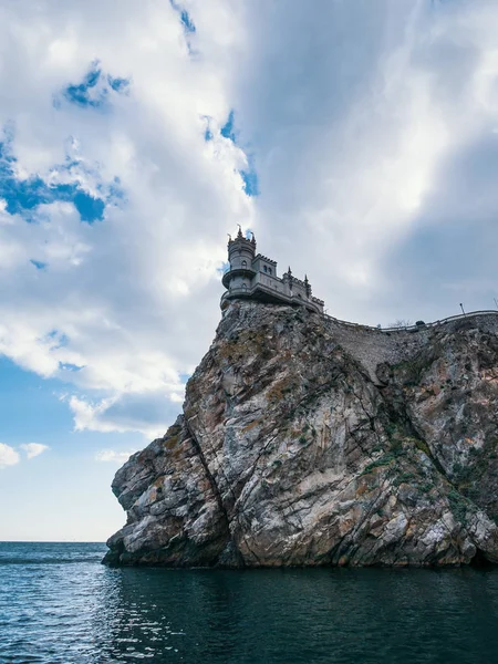 Ancient Castle on cliff of Crimea seashore Shallow Nest, famous tourist place of Yalta — Stock Photo, Image