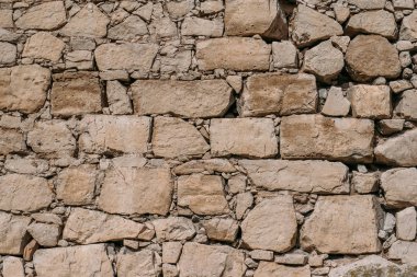 Eski taş duvar dokusu, tasarım için arka plan olarak antik kale yüzeyinin blokları