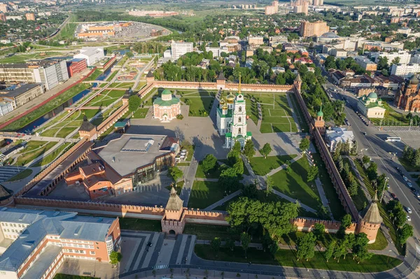 Luchtfoto van Tula Kremlin en de kathedraal van epiphany-oude orthodoxe kerk in het centrum van de stad, Drone Photo — Stockfoto