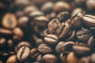 Kavrulmuş kahve çekirdekleri arka plan makro fotoğraf, kopyalama alanı için seçici odak