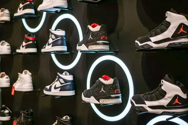 Воронеж, Россия - Circa July 2019: Nike Air Jordan sneakers - sport and lifestyle shoes in store. Jordan brand - знаменитая спортивная компания Nike — стоковое фото