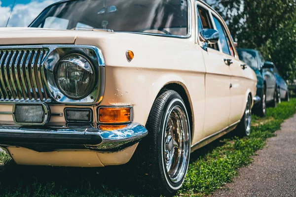Mükemmel durumda spor klasik vintage Sovyet araba için ayarlanmış yakın çekim